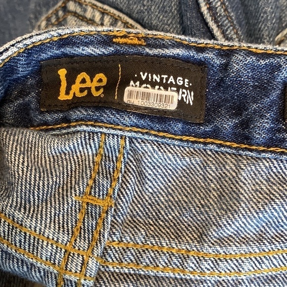 LEE VINTAGE MODERN HIGH RISE STRAIGHT LEG ANKLE JEANS DESTROYED 28 MEDIUM - Picture 8 of 9